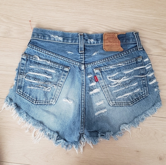 Levi's 501 Super Distressed Jean Shorts - Picture 4 of 7